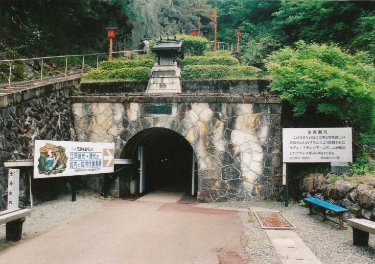 生野銀山の坑道入口